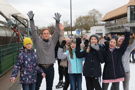 Eislaufen in Frankfurt - gemeinsamer Ausflug aller Klassen